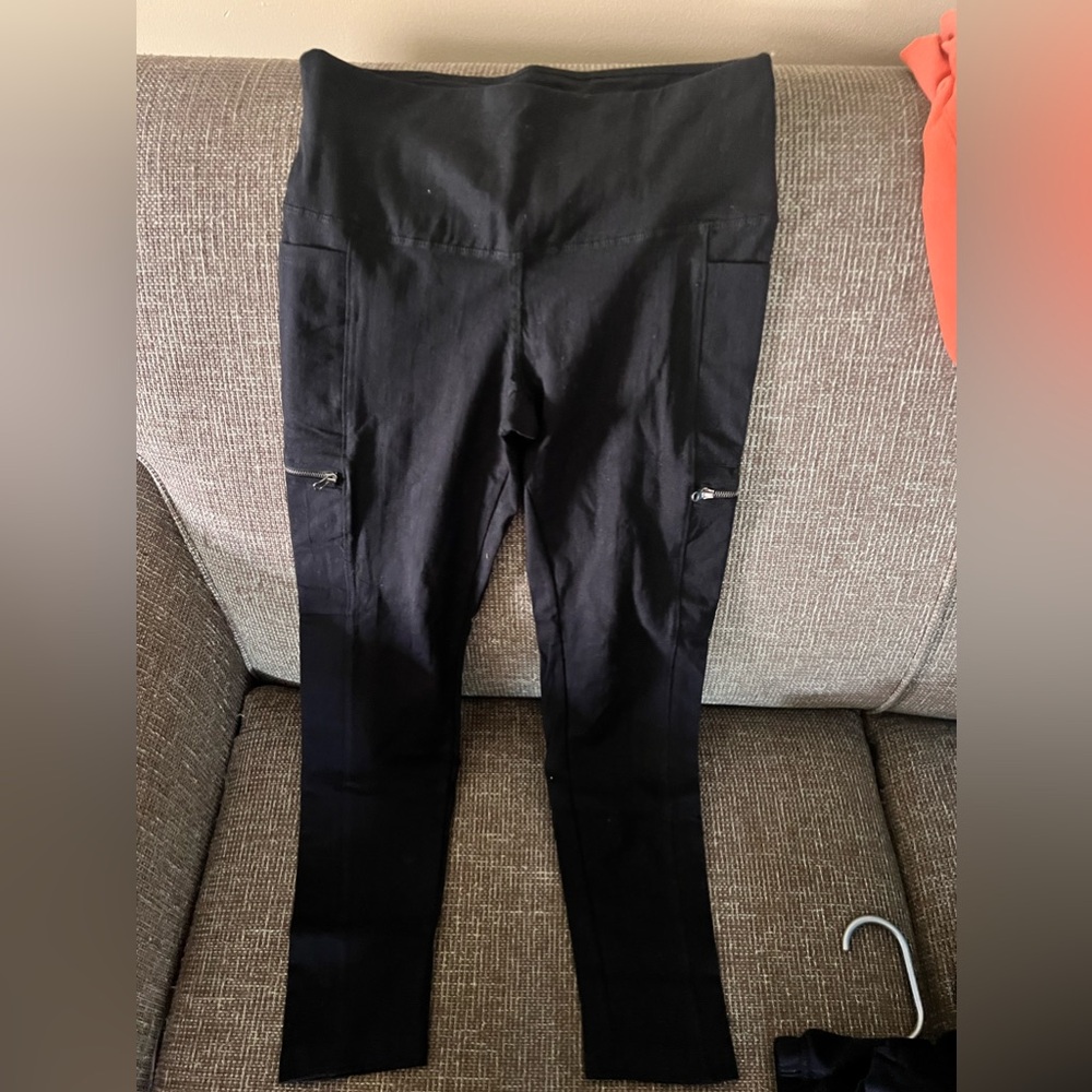 Black Leggings, comes with 4 pockets